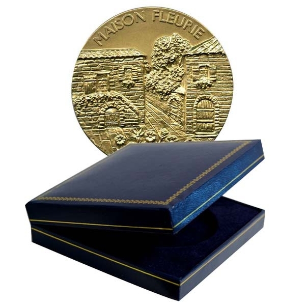 Médaille maison fleurie avec gravure et écrin