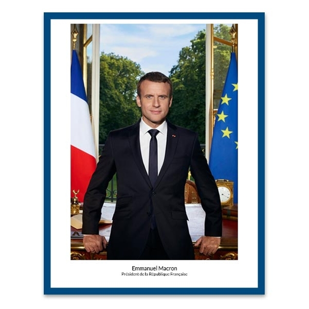 Photo du Président de la République Emmanuel Macron dans un cadre bleu