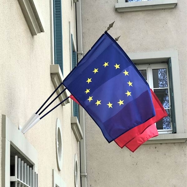 Drapeau en maille ajourée 40x60 cm avec système anti-enroulement intégré - Vignette 2