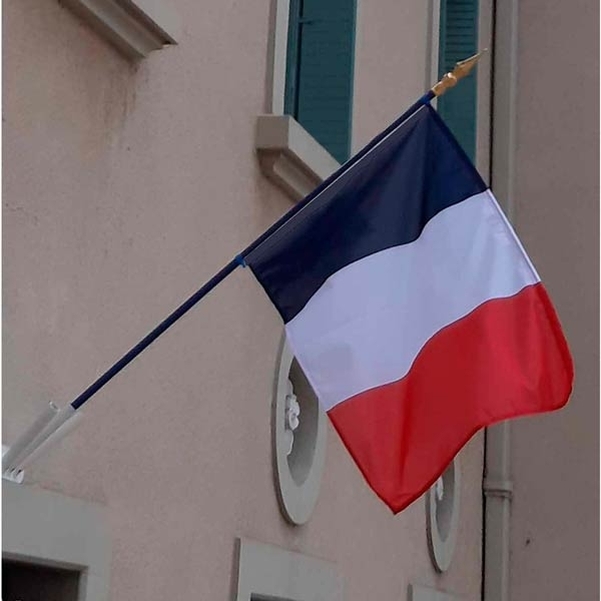 Drapeau durable 60 x 90 cm sur hampe métallique