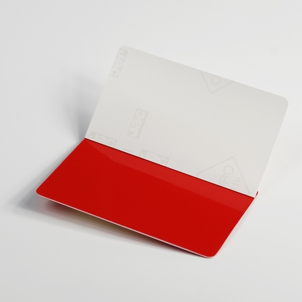 Carte rouge en PVC avec film adhésif 86x54 mm