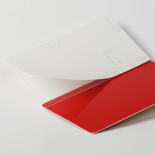 Carte rouge en PVC avec film adhésif 86x54 mm - Vignette 2