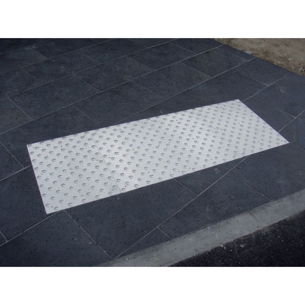Dalle podotactile d'extérieur en alu larmé 412x600 mm - Vignette 3