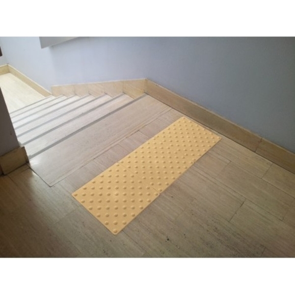 Dalle podotactile d'intérieur en polyuréthane 420x825 mm
