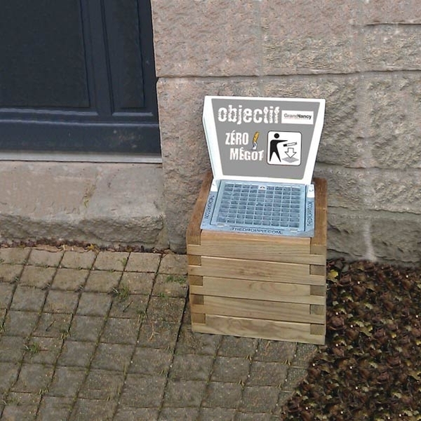 Collecteur de mégots sur support PVC